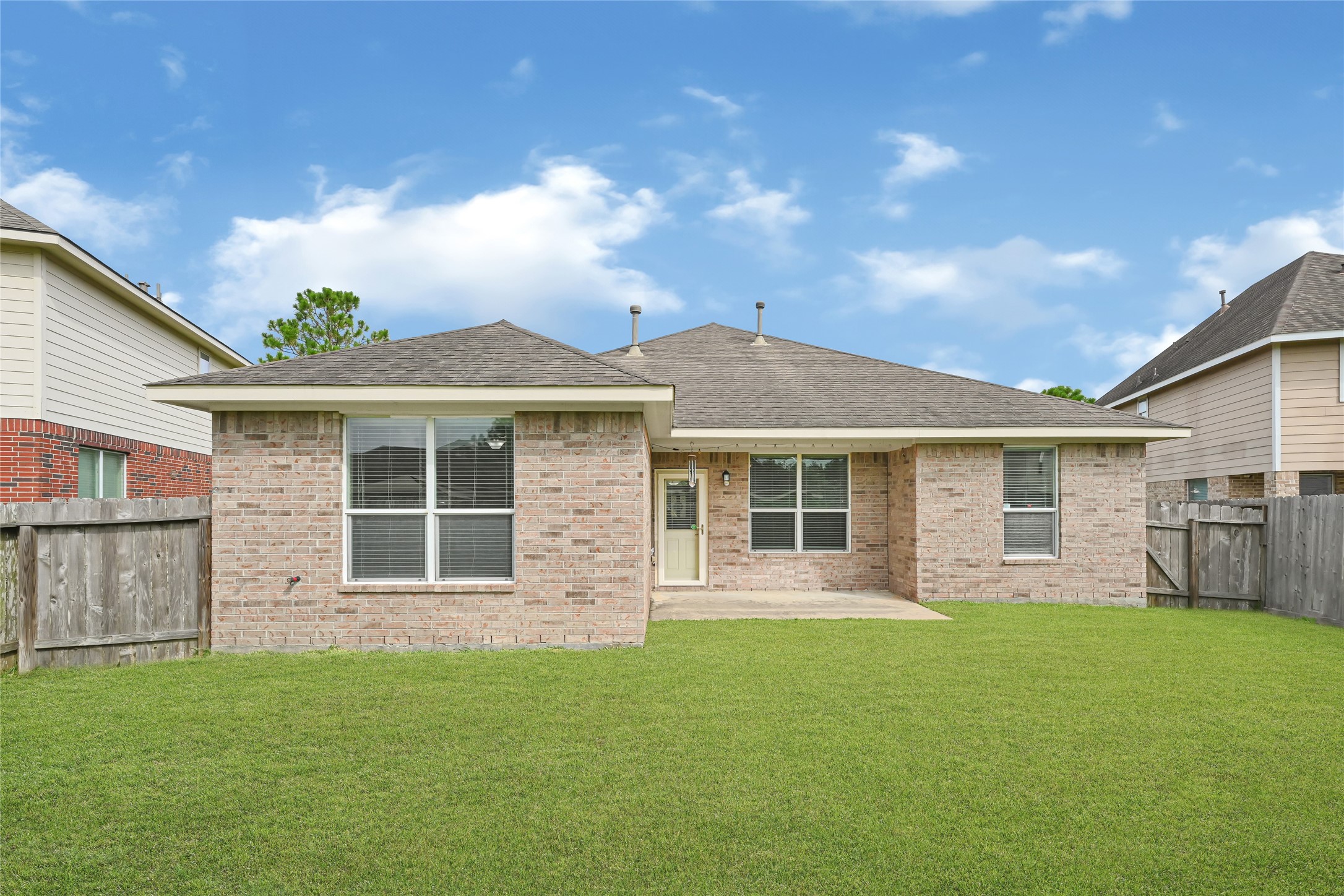 13610 Summer Spring Lane Rosharon, TX 77583 - Photo 24 of 25 Covered patio