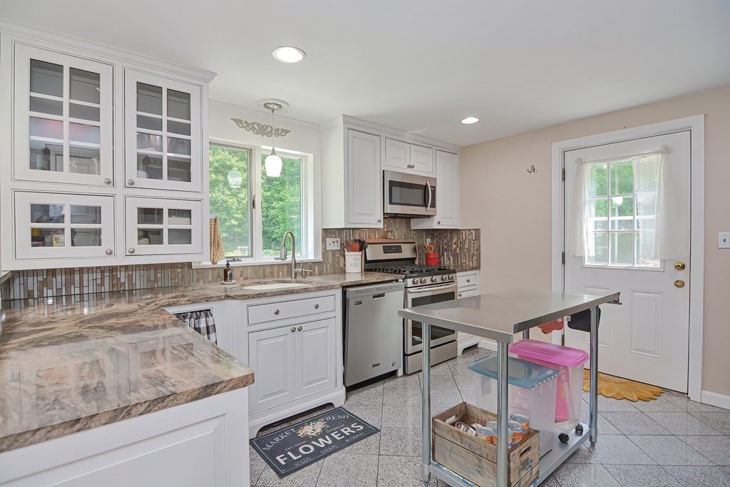 140 Chapin Road Hudson, MA 01749 - Photo 3 of 39 Gallery Image 3