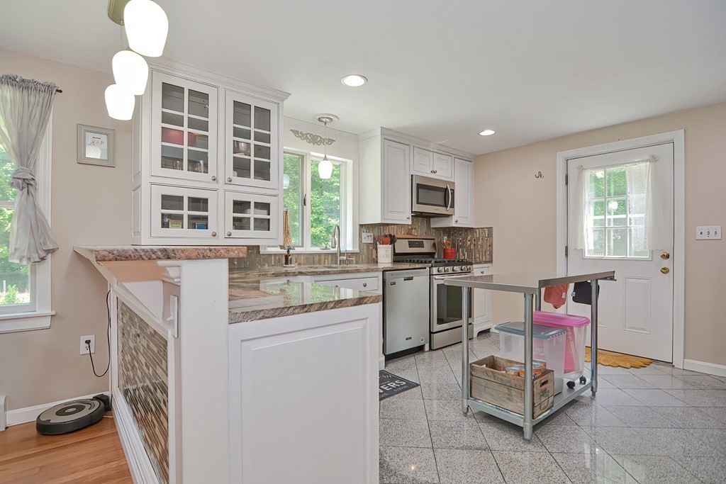 140 Chapin Road Hudson, MA 01749 - Photo 5 of 39 Gallery Image 5