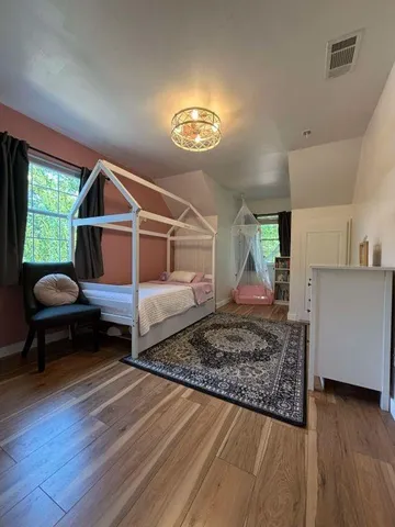 a picture of a black and white photo