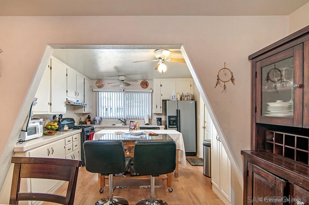 9737 Abbeyfield Road Santee, CA 92071 - Photo 6 of 25 Gallery Image 6