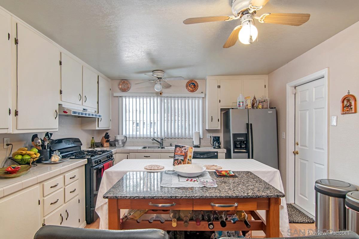 9737 Abbeyfield Road Santee, CA 92071 - Photo 7 of 25 Gallery Image 7