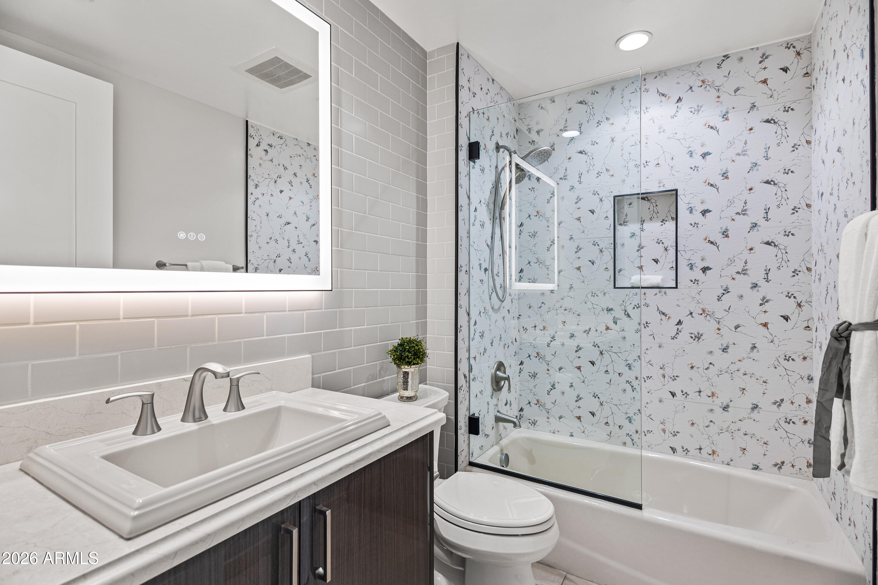 140 East Rio Salado Parkway, Unit 1101 Tempe, AZ 85281 - Photo 17 of 32 a bathroom with a sink toilet and shower