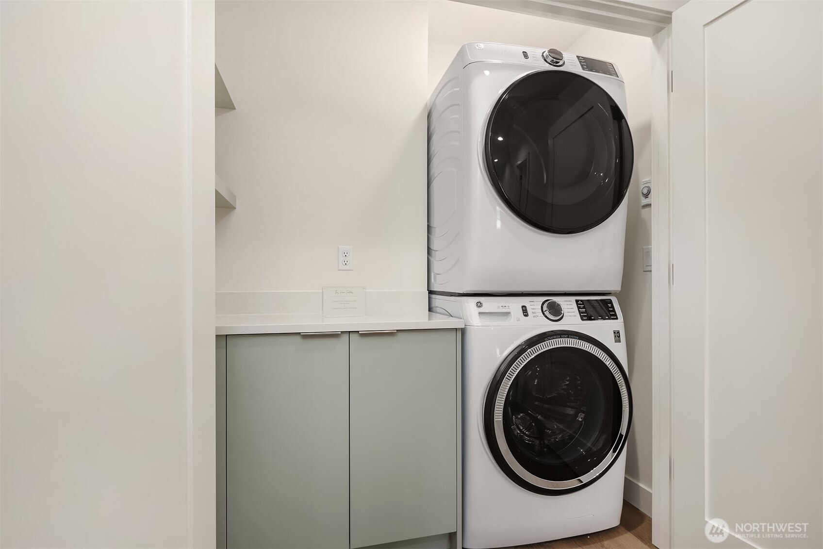 1615 North 50th Street, Unit B Seattle, WA 98103 - Photo 15 of 21