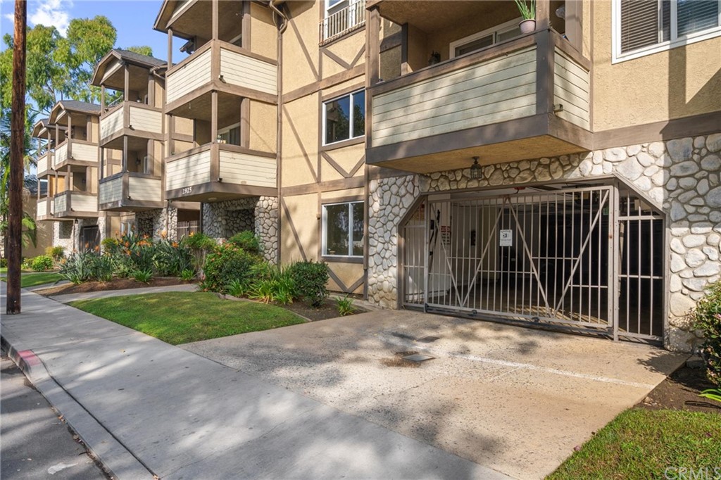 2925 East Spaulding Street, Unit 307 Long Beach, CA 90804 - Photo 2 of 18 a view of a building with a outdoor space
