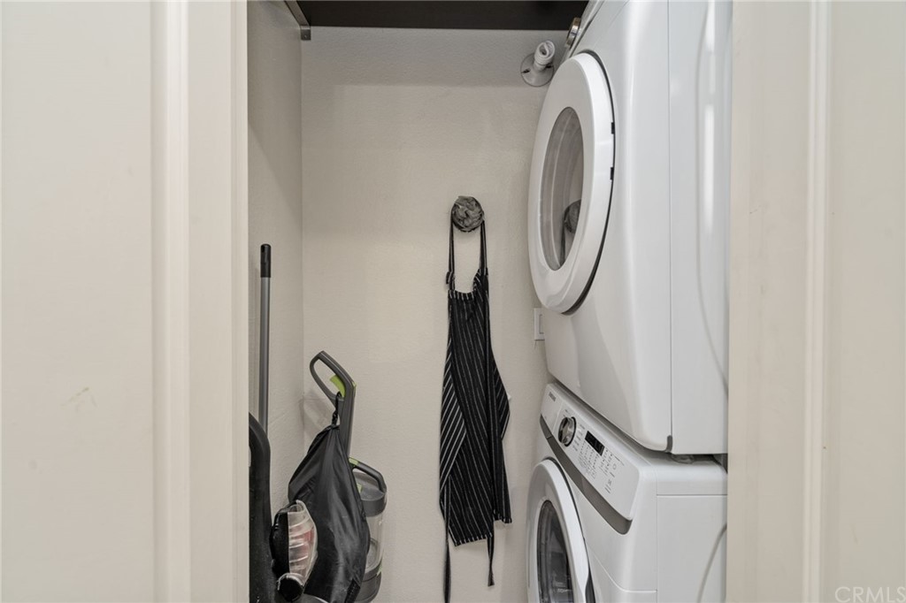 2925 East Spaulding Street, Unit 307 Long Beach, CA 90804 - Photo 11 of 18 a close view of sliding door