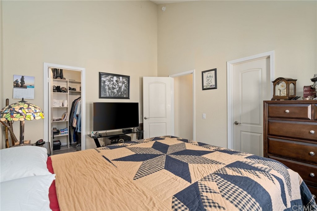 2925 East Spaulding Street, Unit 307 Long Beach, CA 90804 - Photo 14 of 18 a bedroom with a bed and a flat screen tv