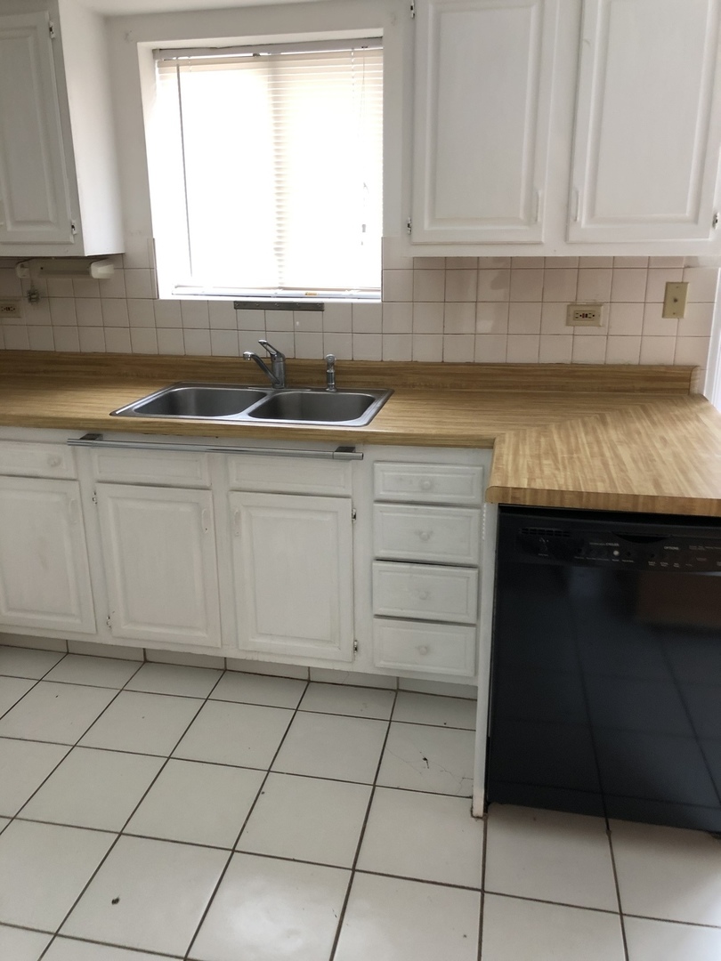 369 East Rimini Court, Unit 369 Palatine, IL 60067 - Photo 12 of 16