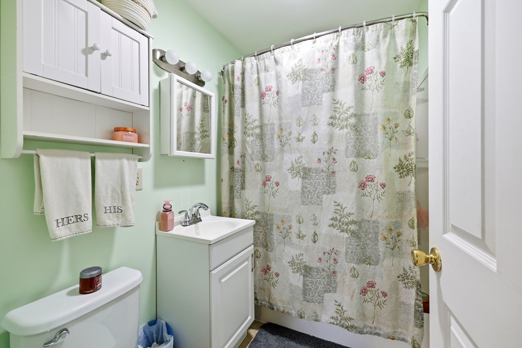 74 Rochester Street Chicopee, MA 01020 - Photo 17 of 33