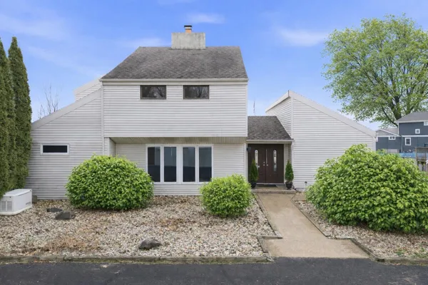 $1,290,000 | 7738 North Indian Lake Drive, Scotts, MI 49088