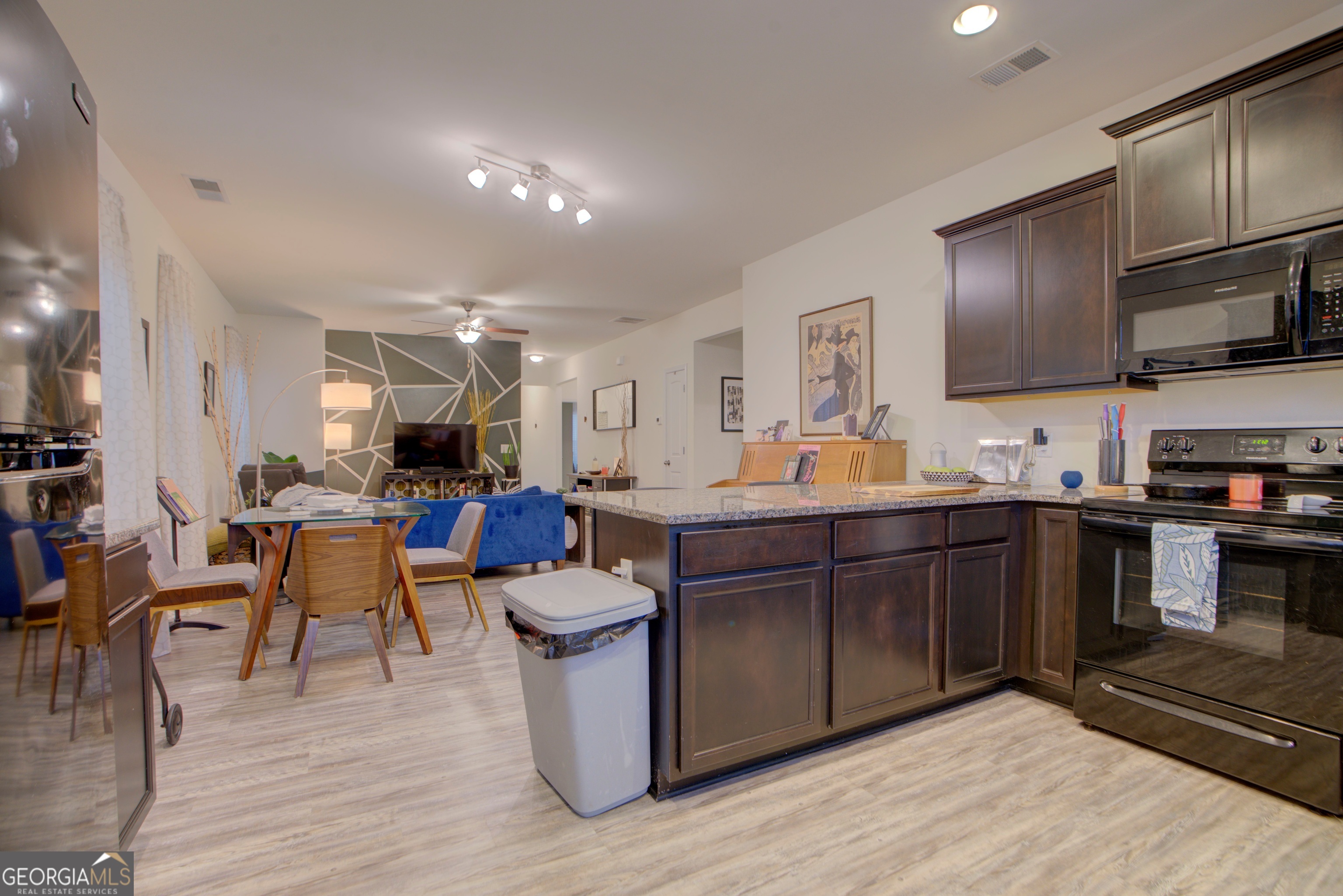 67 Willowrun Drive Rome, GA 30165 - Photo 7 of 24 a kitchen with lots of counter top space and appliances