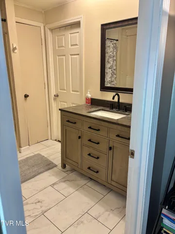 $239,900 | 2504 Elizabethton Highway, Johnson City, TN 37601