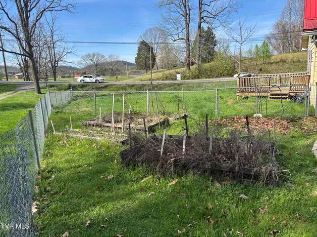 $239,900 | 2504 Elizabethton Highway, Johnson City, TN 37601