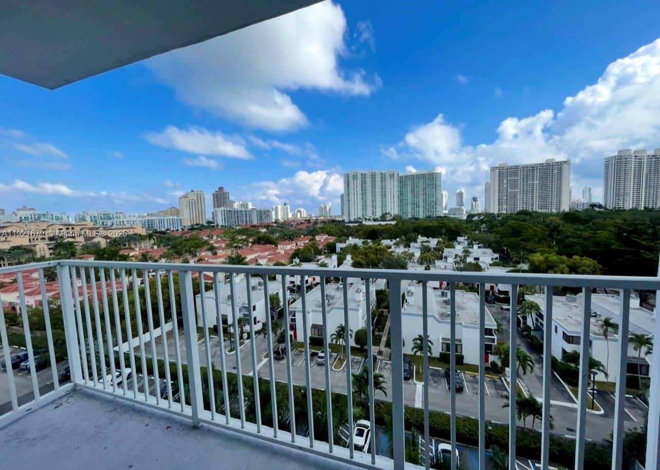 2851 Northeast 183rd Street, Unit 907E Aventura, FL 33160 - Photo 22 of 32