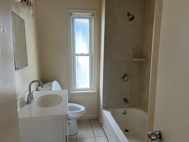 $2,100 | 363 Earle Street, Unit 2, New Bedford, MA 02746