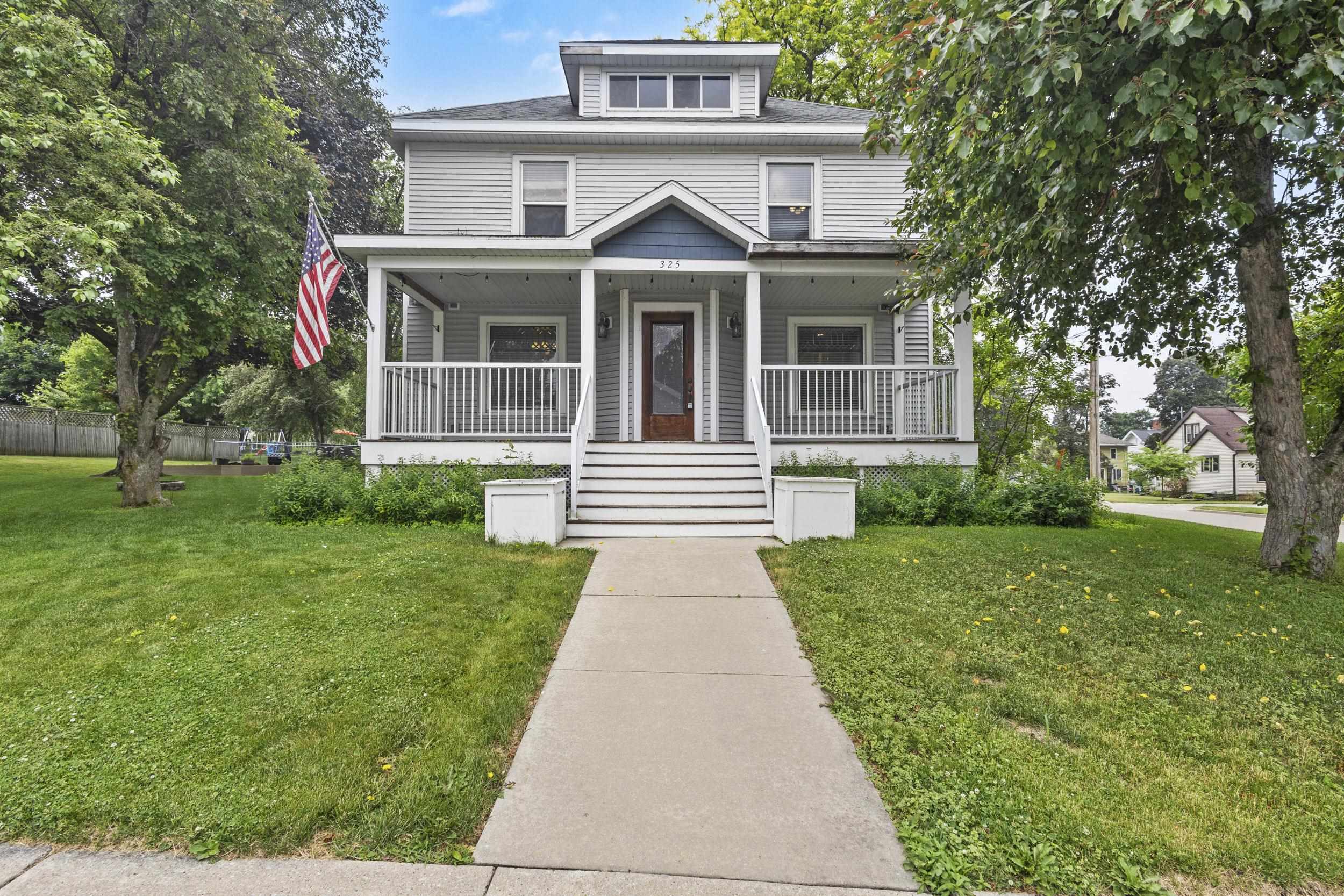 325 South Bridge Street Markesan, WI 53946 - Photo 1 of 41
