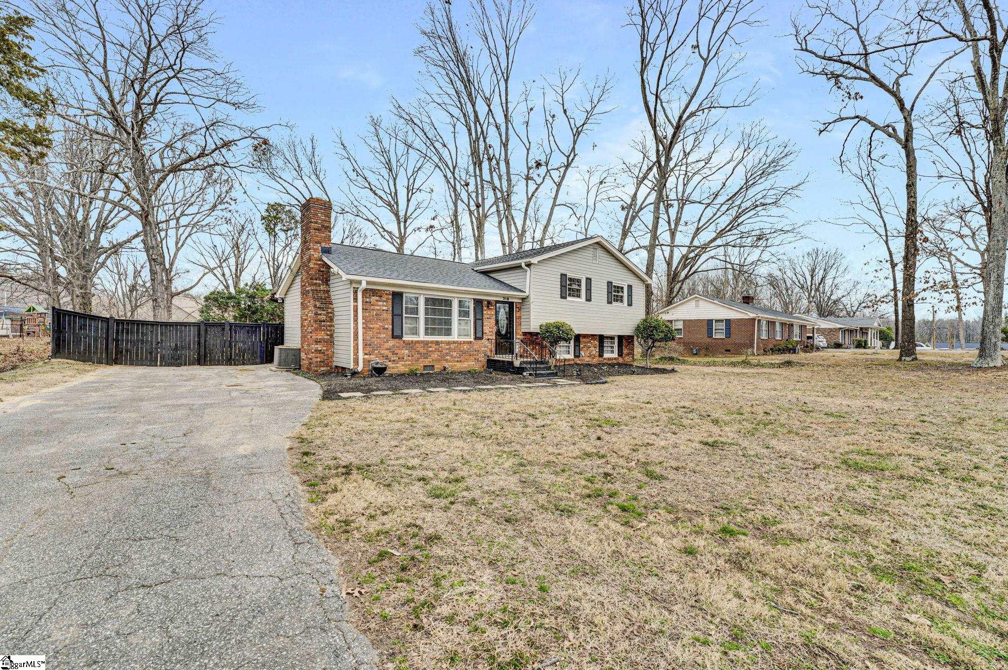 316 Vine Hill Road Greenville, SC 29607 - Photo 3 of 45