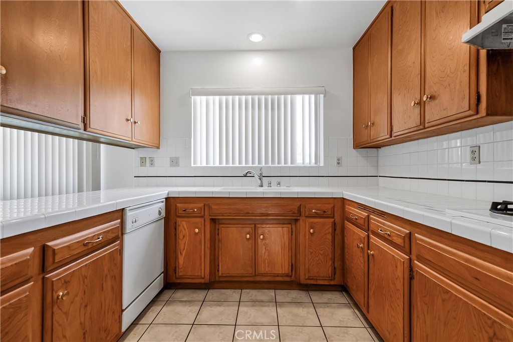 17050 Rinaldi Street Granada Hills, CA 91344 - Photo 5 of 29