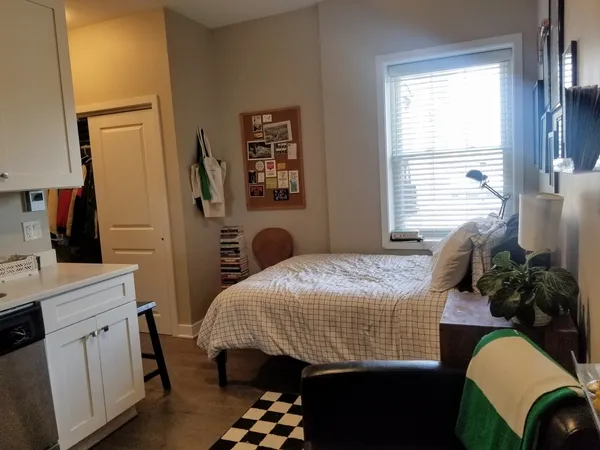 $1,250 | 1409 West Diversey Parkway, Unit 210, Chicago, IL 60614