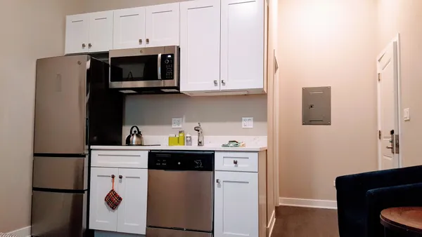 $1,250 | 1409 West Diversey Parkway, Unit 210, Chicago, IL 60614