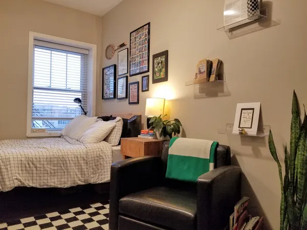 $1,250 | 1409 West Diversey Parkway, Unit 210, Chicago, IL 60614