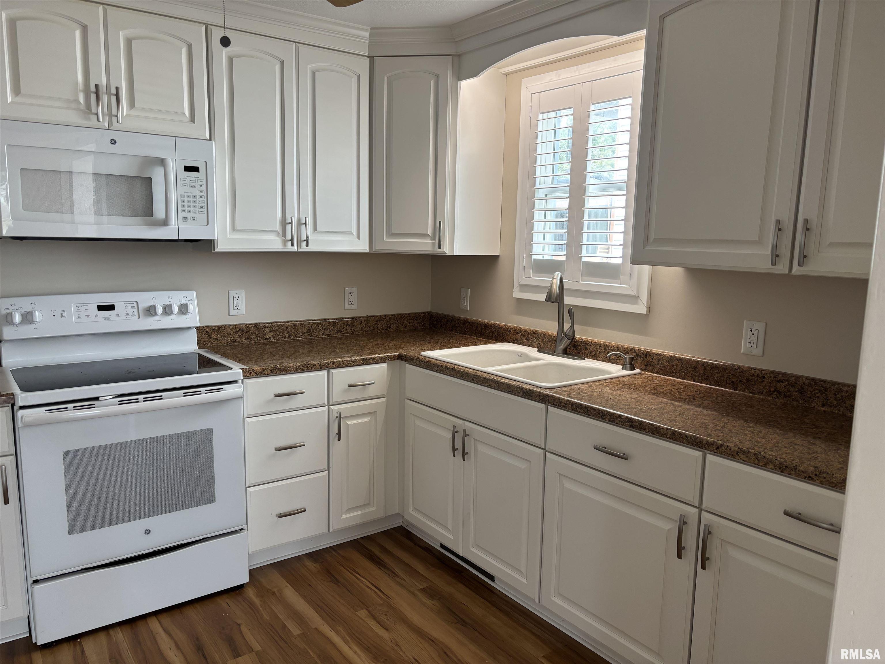 1824 Madison Street Quincy, IL 62301 - Photo 6 of 23
