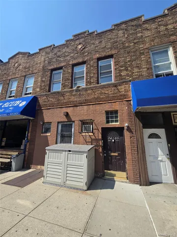 $818,000 | 74-05 Myrtle Avenue | Glendale