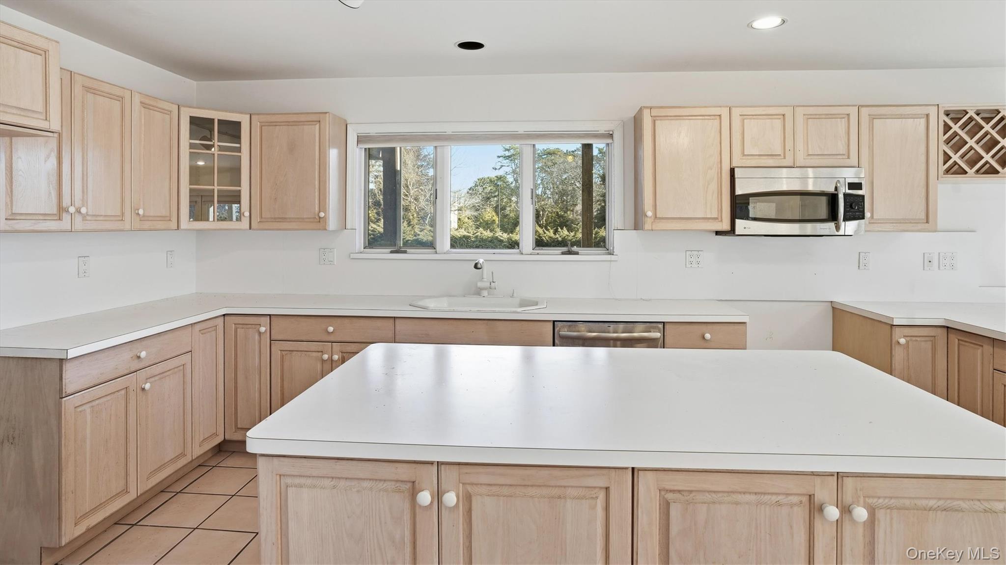 103 Middle Pond Road Southampton, NY 11968 - Photo 12 of 33