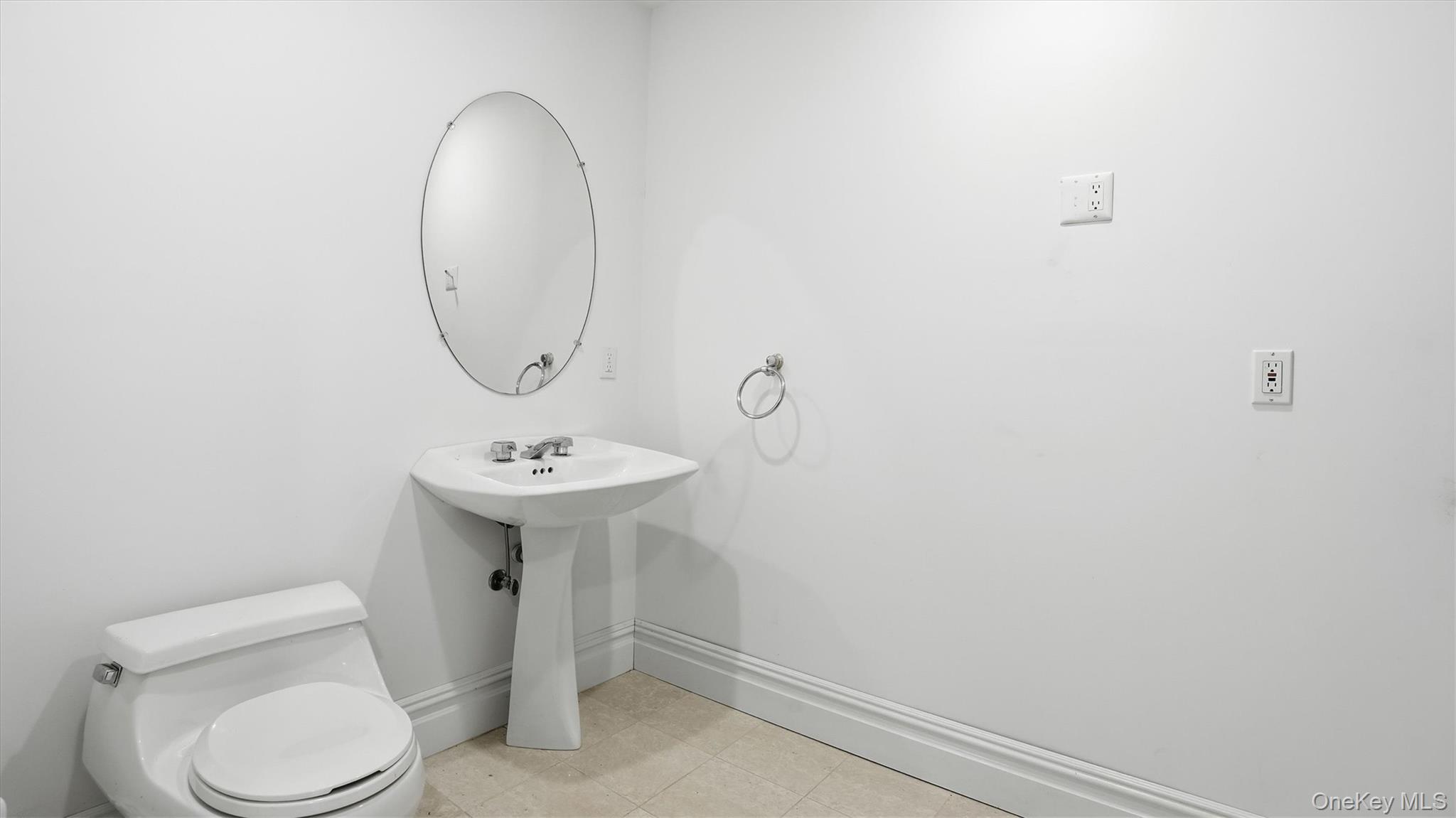 103 Middle Pond Road Southampton, NY 11968 - Photo 13 of 33