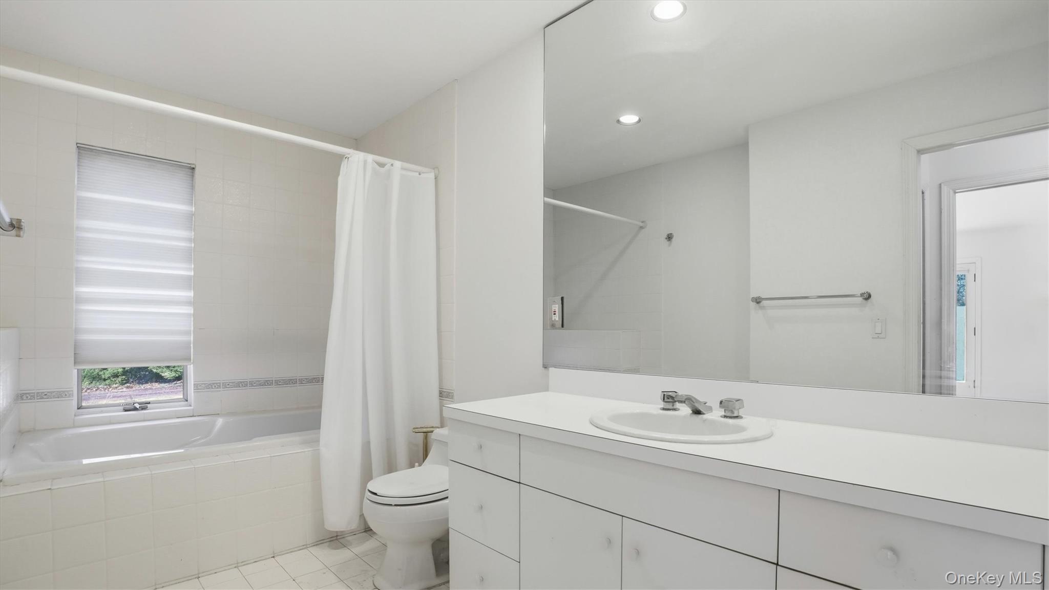 103 Middle Pond Road Southampton, NY 11968 - Photo 15 of 33