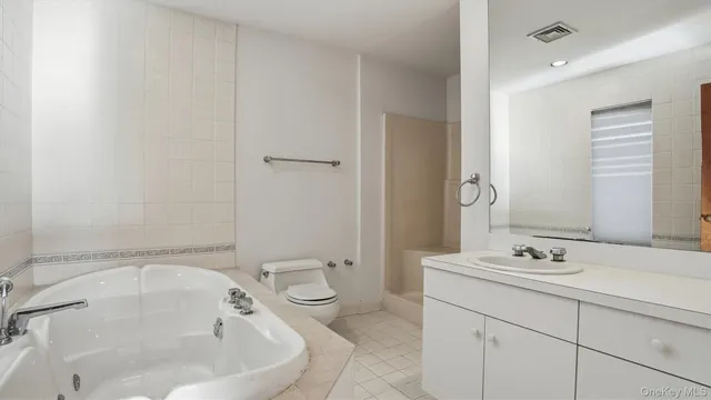 $2,095,000 | 103 Middle Pond Road, Southampton, NY 11968