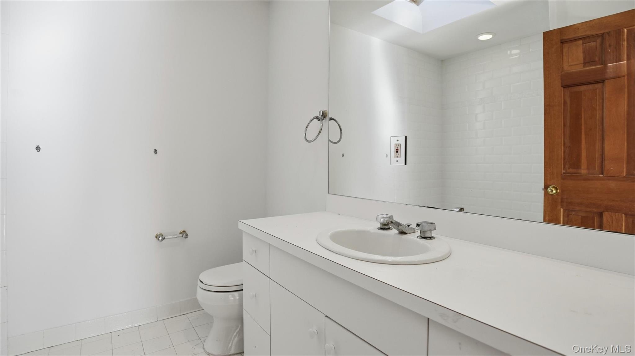 103 Middle Pond Road Southampton, NY 11968 - Photo 26 of 33