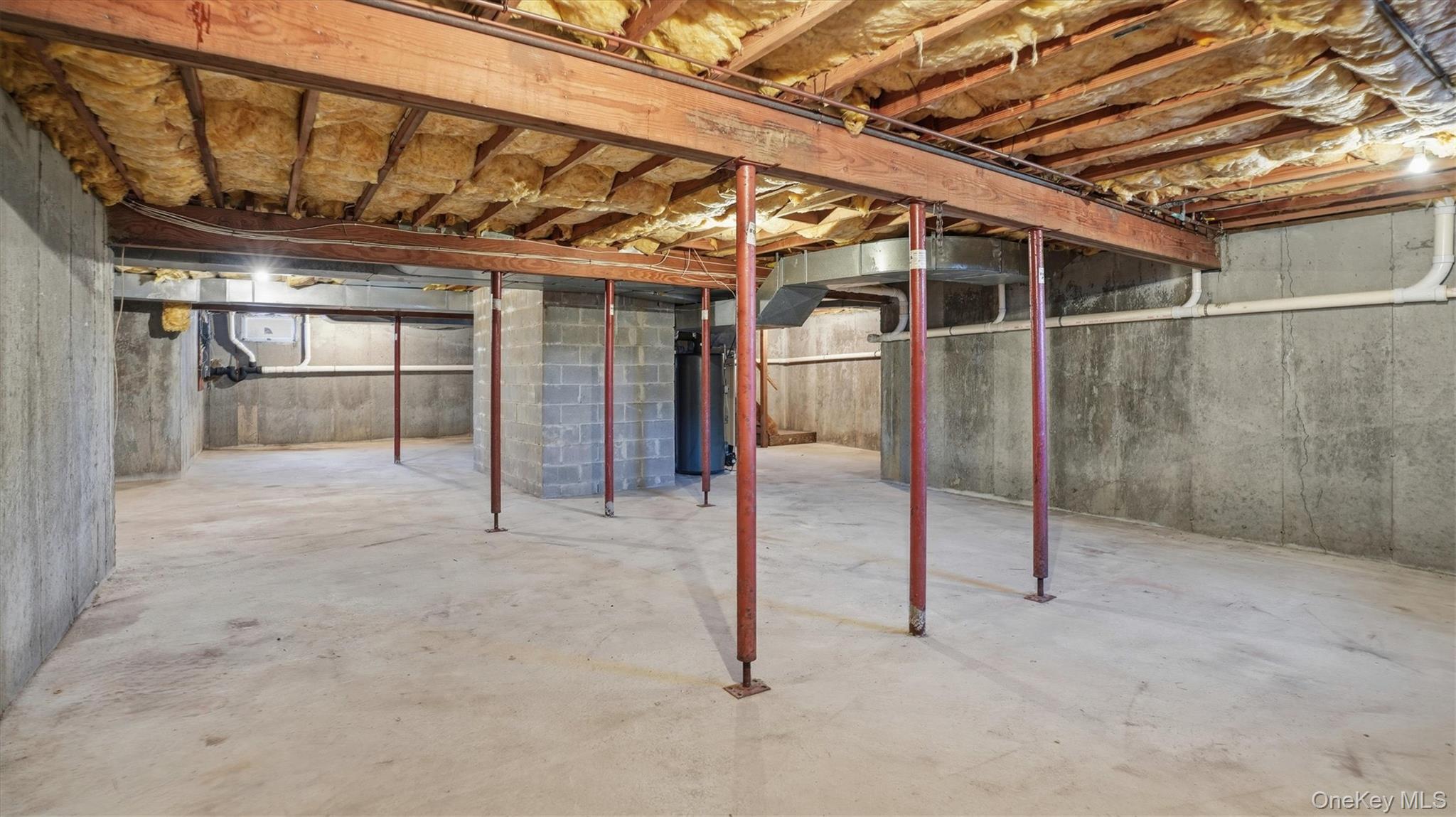 103 Middle Pond Road Southampton, NY 11968 - Photo 29 of 33