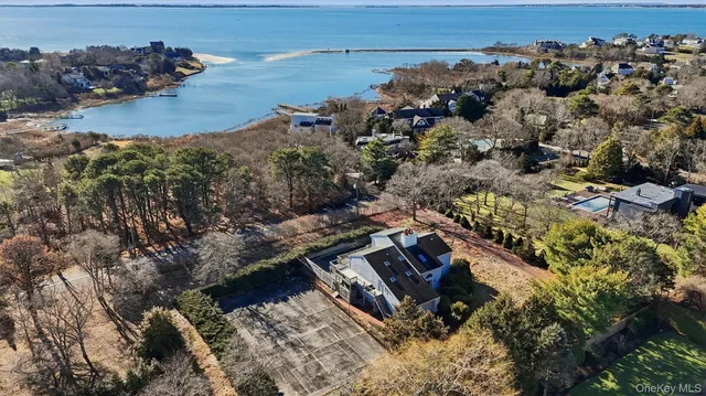 $2,095,000 | 103 Middle Pond Road, Southampton, NY 11968
