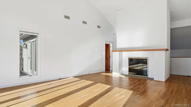 $2,095,000 | 103 Middle Pond Road, Southampton, NY 11968