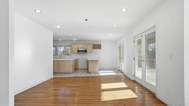 $2,095,000 | 103 Middle Pond Road, Southampton, NY 11968