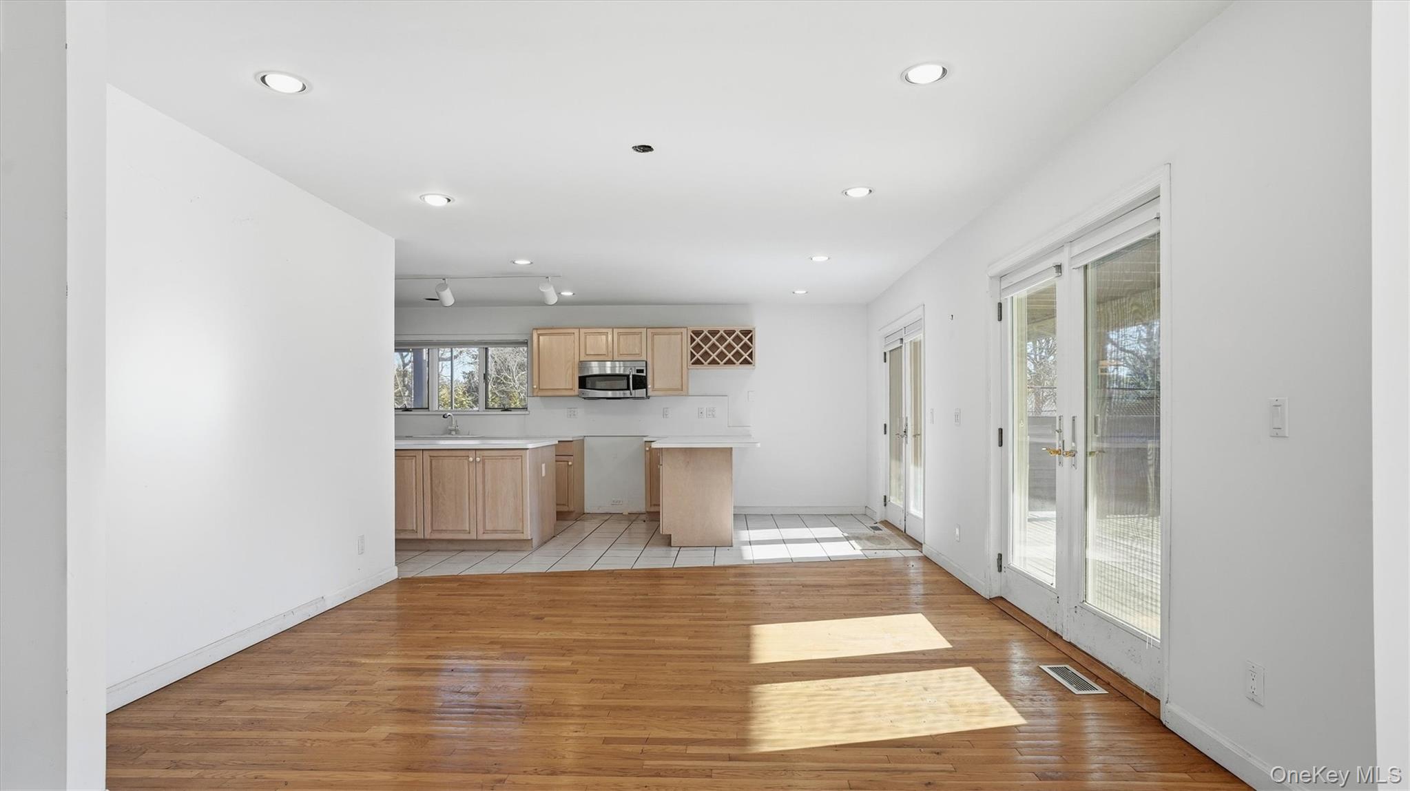 103 Middle Pond Road Southampton, NY 11968 - Photo 9 of 33