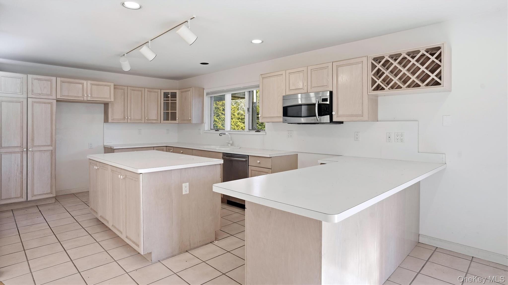 103 Middle Pond Road Southampton, NY 11968 - Photo 10 of 33