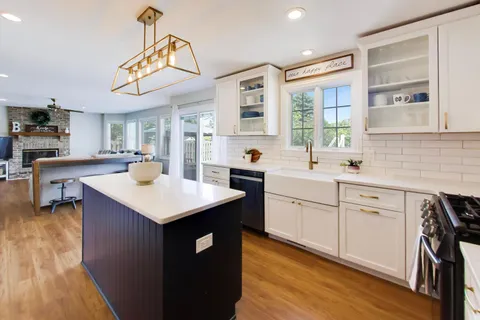 $489,000 | 2446 Lawson Boulevard, Gurnee, IL 60031