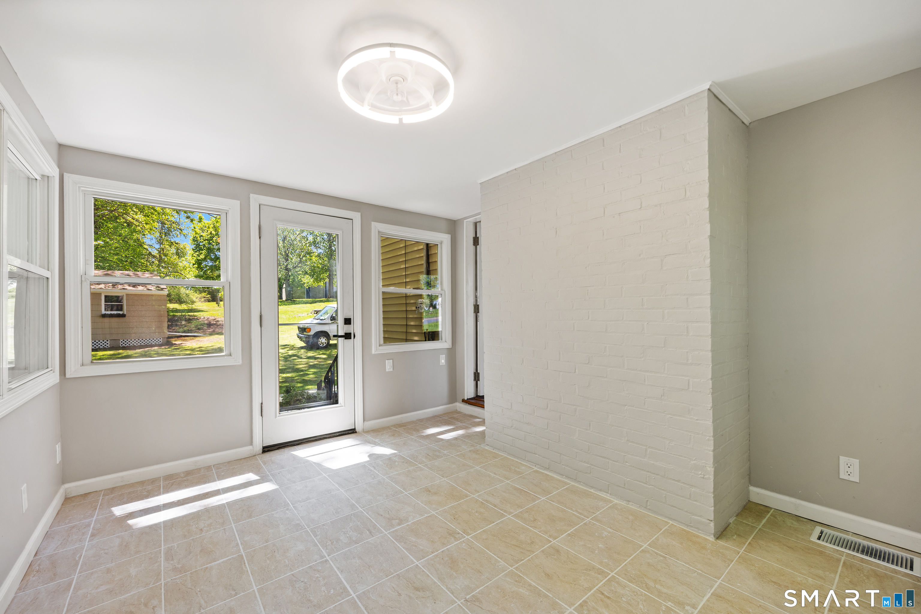 1044 Dunbar Hill Road Hamden, CT 06514 - Photo 12 of 36