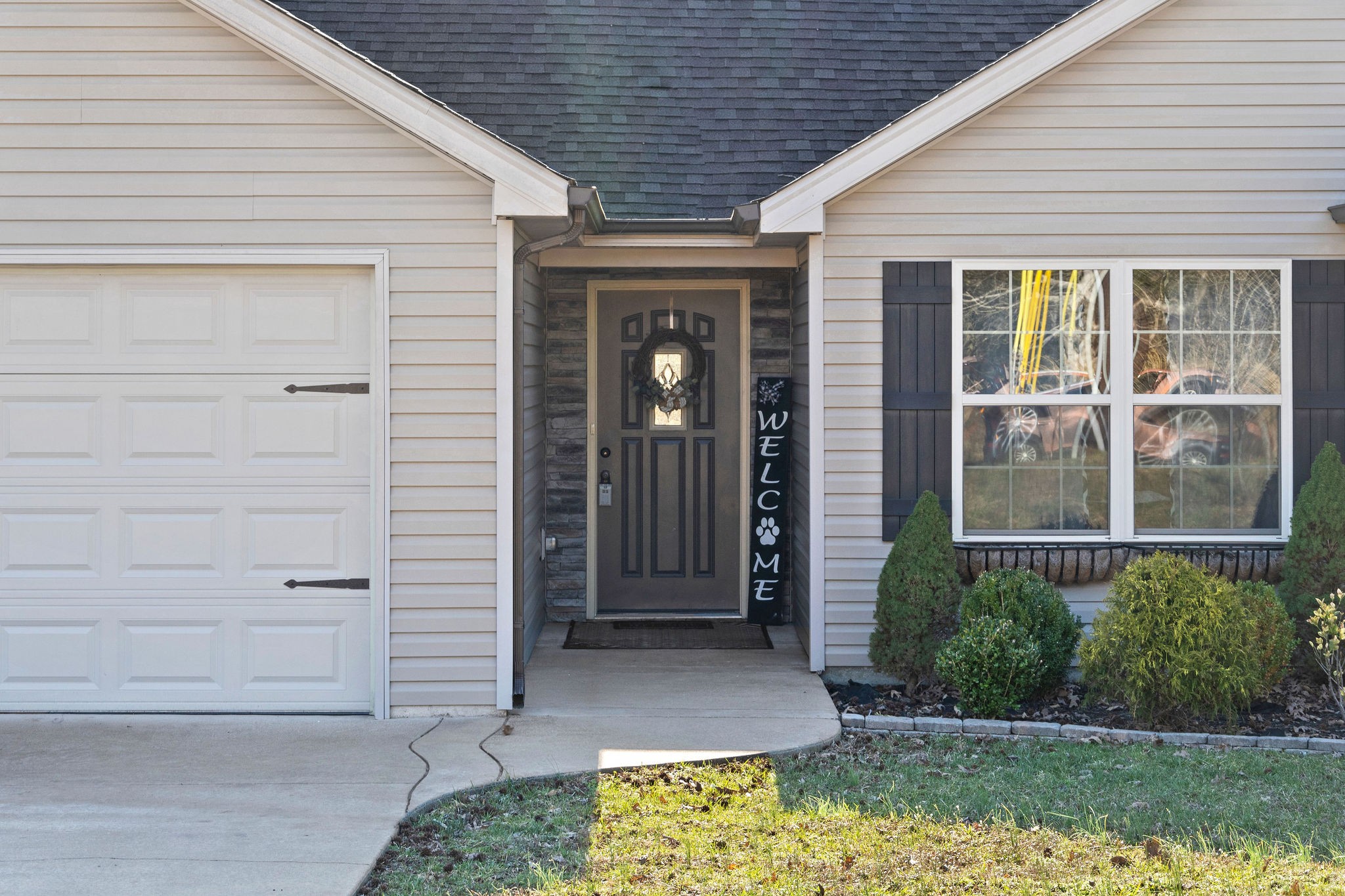 2344 River Road Clarksville, TN 37040 - Photo 2 of 37 a front view of a house