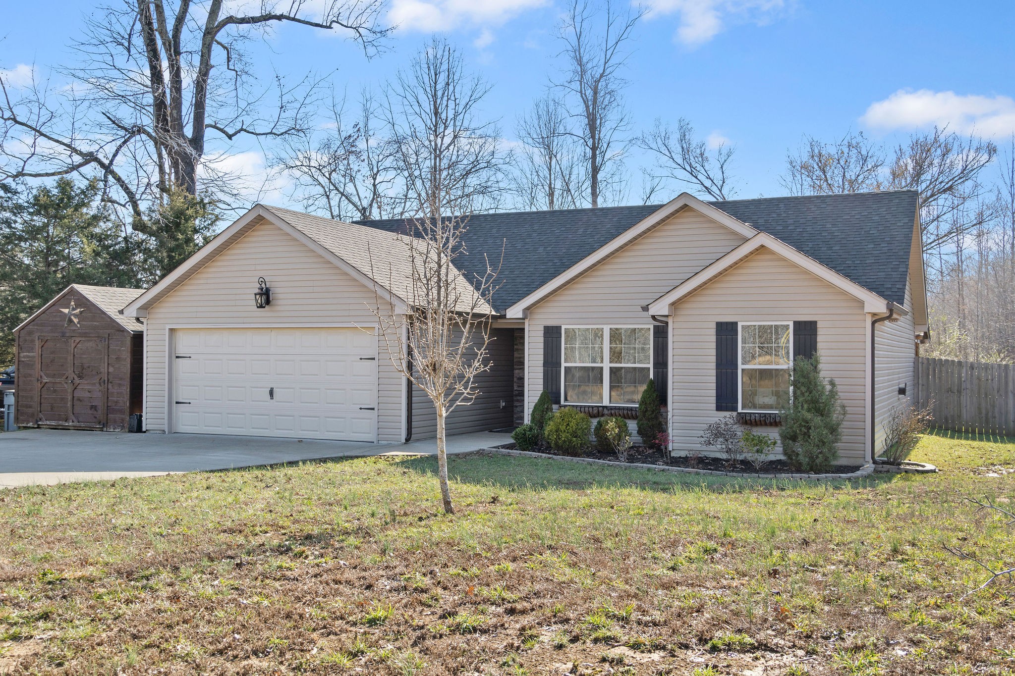 2344 River Road Clarksville, TN 37040 - Photo 5 of 37 a view of a house with backyard and garden