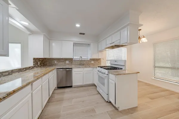 $2,150 | 42 North Timber Top Drive, The Woodlands, TX 77380