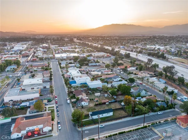 $2,500 | 423 East Stuart Avenue, Redlands, CA 92374