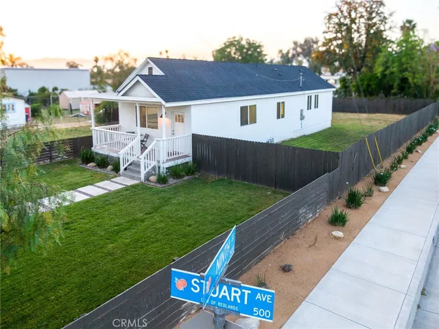 $2,500 | 423 East Stuart Avenue, Redlands, CA 92374