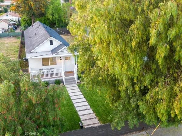 $2,500 | 423 East Stuart Avenue, Redlands, CA 92374