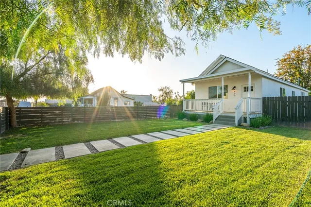 $2,500 | 423 East Stuart Avenue, Redlands, CA 92374