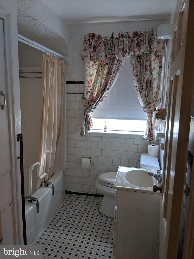 1800 Burnwood Road Baltimore, MD 21239 - Photo 16 of 27 Main Bath