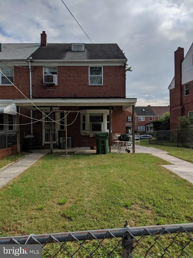 1800 Burnwood Road Baltimore, MD 21239 - Photo 4 of 27 Fenced yard