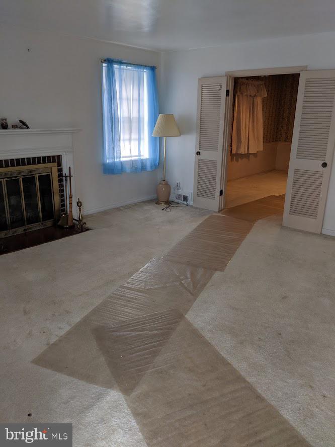 1800 Burnwood Road Baltimore, MD 21239 - Photo 9 of 27 Living room